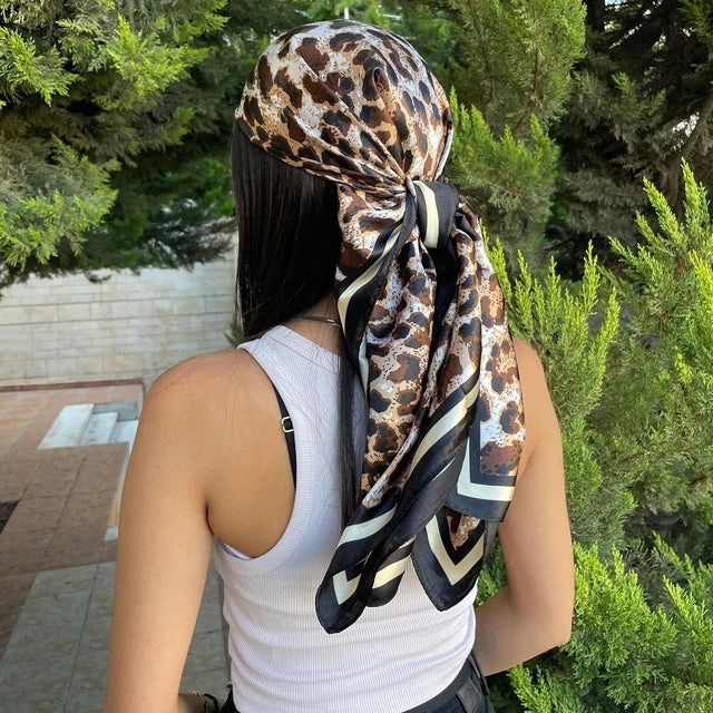 90x90cm Silk Scarf | 2025 Trendy Beach Sunscreen Shawl | Europe & America Style Printed Bandanna for Women - Smooth Wigs