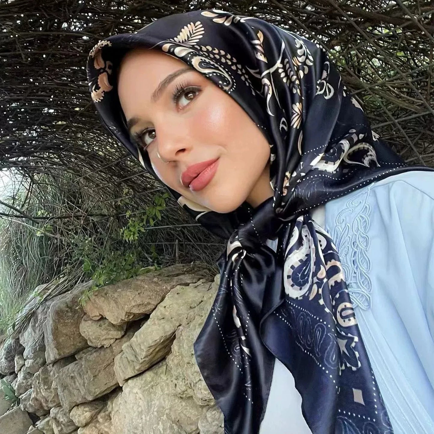 90x90cm Silk Scarf | 2025 Trendy Beach Sunscreen Shawl | Europe & America Style Printed Bandanna for Women - Smooth Wigs