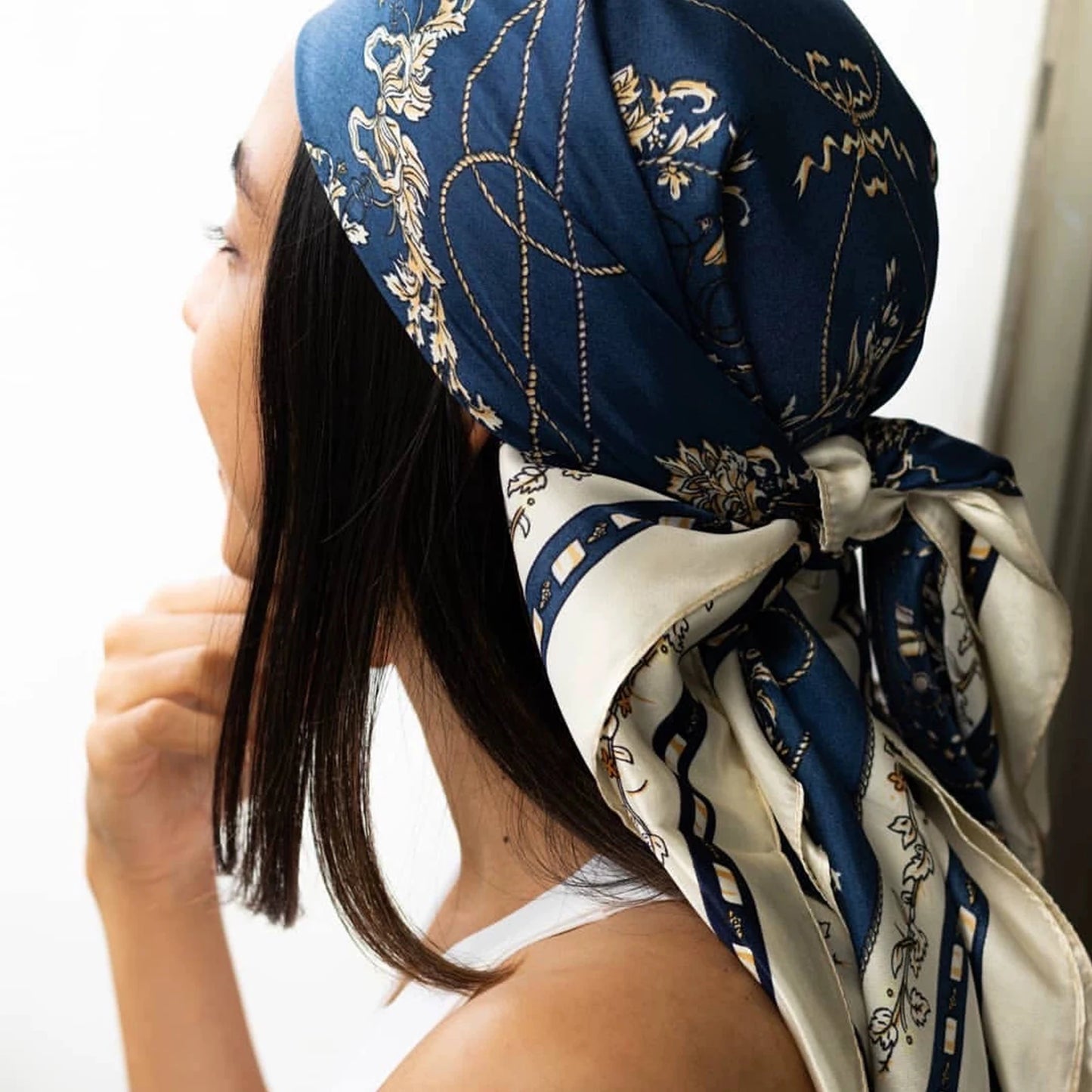 90x90cm Silk Scarf | 2025 Trendy Beach Sunscreen Shawl | Europe & America Style Printed Bandanna for Women - Smooth Wigs